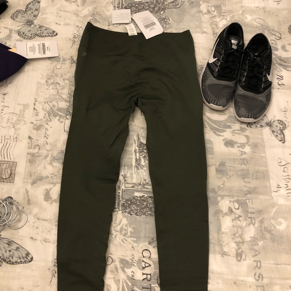 NWT Fabletics Seamless Statement Legging